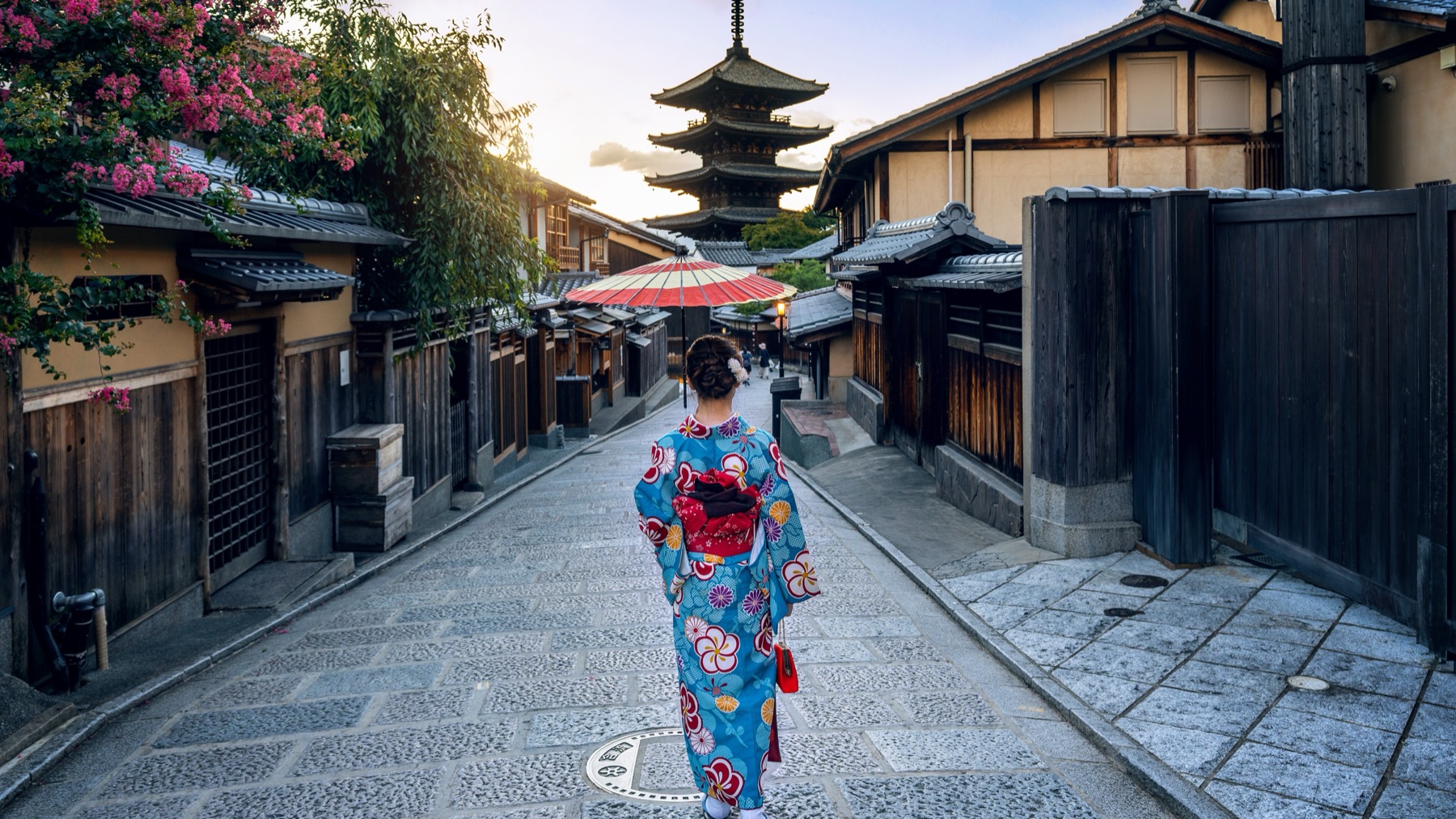 Traveler in a kimono walking a Kyoto lane towards Yasaka Pagoda at sunrise, a Ubigi eSIM destination